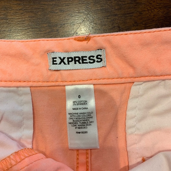 Express Shorts - Picture 2 of 3